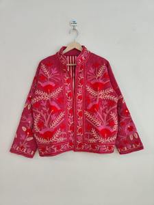 Blouson d'hiver réversible à motif floral brodé, écologique, avec extérieur 100% coton et rembourrage 100% coton - Product Image 4