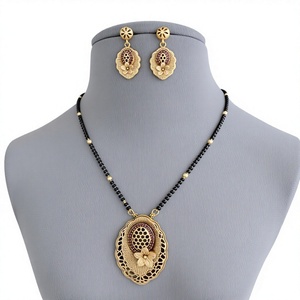 Mangalsutra หุ้มทองชาติพันธุ์ที่มีต่างหูที่ดูสมบูรณ์แบบสำหรับคอลเลกชันการแต่งงานและการสวมใส่ในชีวิตประจำวันสำหรับผู้หญิง - Product Image 2