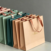 Sac en carton recyclable haute résistance avec logo personnalisé, texture luxe léger, capacité maximale 6-9 kg, pour vêtements, vente en gros, exposition, avec poignée
