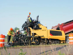 Nieuwe AP555F 13 ton wegwerktuig asfaltfinisher 106KW 4,6M breedte betonwegverhardingsmachine te koop - Product Image 5