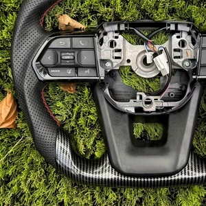 Volante Deportivo Personalizado de Cuero y Fibra de Carbono <span class=keywords><strong>GR</strong></span> para <span class=keywords><strong>Toyota</strong></span> Hilux Revo N70 N80 Tacoma Tundra Fortuner 2015-2022 LC300 <span class=keywords><strong>C</strong></span> <span class=keywords><strong>HR</strong></span> - Product Image 2