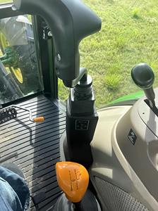 Tractor Agrícola John Deere 5090E de 90HP 4WD con Motor Diésel PowerTech y PTO 540E para Empacar Heno - Product Image 5