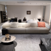 Moderne, durable et parfait pour les grands espaces de vie, cet ensemble luxueux de canapés en cuir épais en ligne