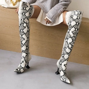 Bottes longues pour femme, grande taille 43, en similicuir serpent, à bout pointu, talon chaton, montantes au-dessus du genou, avec fermeture éclair arrière, tendance - Product Image 6