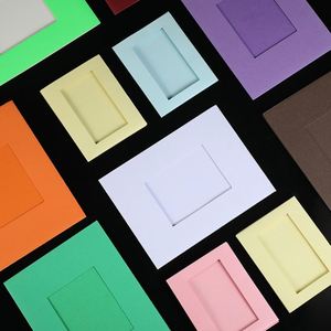 Cadre photo en carton coloré pour décoration de bureau, cadeaux d'entreprise, avec impression de logo personnalisé - Product Image 1