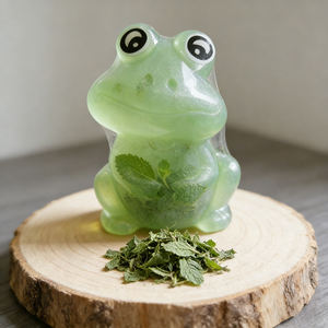 Savon solide artisanal hydratant pour enfants en forme de grenouille, à base de glycérine et de beurre de karité, formule de soin de la peau - Product Image 2