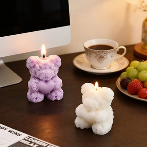 Bougie parfumée en cire de soja en forme d'ours en peluche avec cœur en relief 3D, motif floral, la meilleure bougie décorative pour la maison - Product Image 4