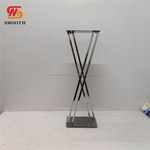 Support à fleurs en gros SMOOTH de 80 cm, support à fleurs en forme de X, doré, centre de table pour décoration de mariage - Product Image 1