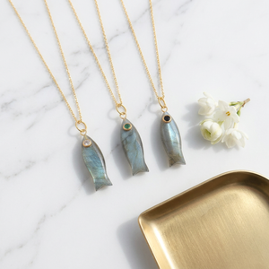 Collier pendentif poisson labradorite flashy en pierre naturelle plaqué or 18 ct mini cz yeux sculpté à la main collier de chaîne câblée en pierres précieuses - Product Image 6