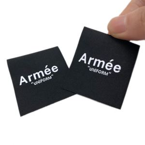 Etiqueta de Ropa Negra Tejida, Etiquetas Personalizadas para Ropa, Etiquetas Plegables de un Solo Lado para el Cuello - Product Image 1