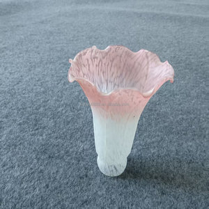 Pantalla de Lámpara de Cristal Soplado Artesanal Color Rosa Antiguo con Diseño de Lirio de Estanque, 6 Pulgadas de Altura, Fácil Instalación para Mesa y Base de Suelo - Product Image 1