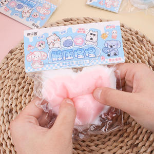 Vente directe usine en gros Jouet anti-stress en TPR en forme de cœur perlé unique, à rebond lent, jouet à pincer pour hamster - Product Image 6