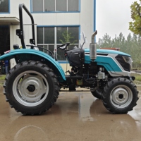 Tracteur agricole léger et compact à quatre roues motrices, compatible avec divers outils de travail agricole