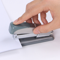 Agrafeuse de bureau manuelle Eagle 207 en métal, capacité 20 feuilles, agrafes demi-bande 24/6 et 26/6, conception demi-bande