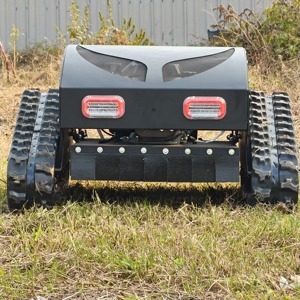 Éliminez les risques de tonte en pente : Tondeuse à chenilles télécommandée SOLID pour une maintenance sûre sur les terrains accidentés - Product Image 4