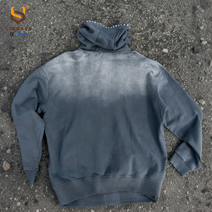 เสื้อฮู้ดซิปผู้ชาย ผ้าคอตตอน 100% หนัก 500gsm ทรงโอเวอร์ไซส์ ตกแต่งหมุดและคริสตัล ล้างสีแบบซันเฟด พร้อมโลโก้สั่งทำพิเศษ คุณภาพสูง - Product Image 3