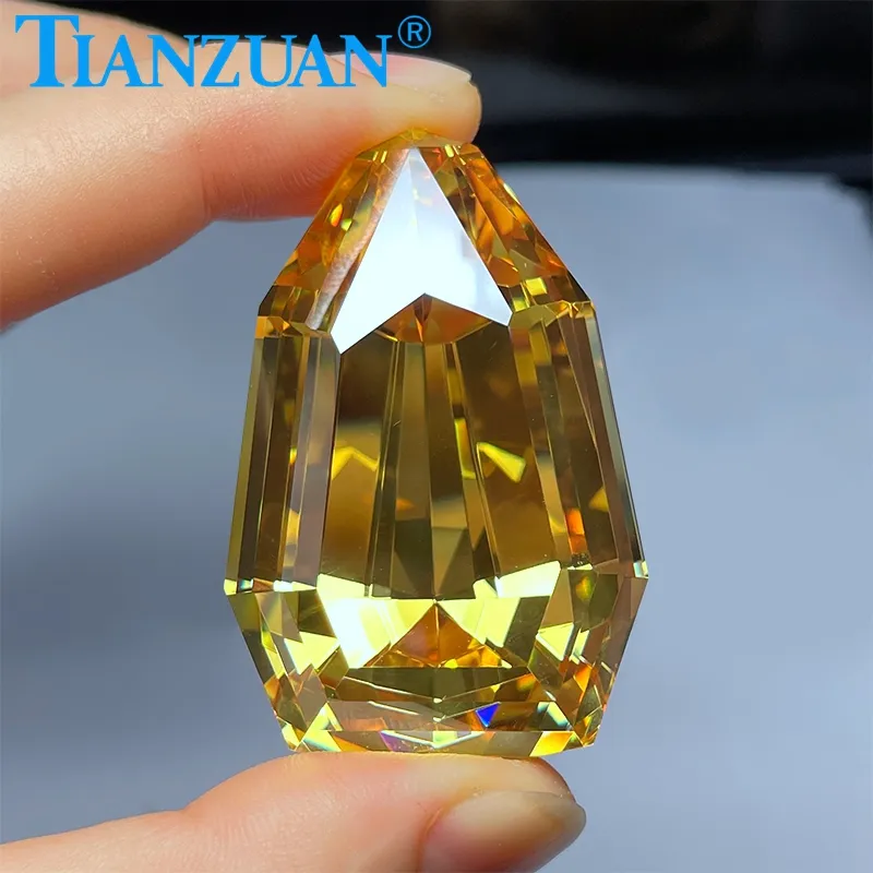 636ct 35.1*53.9Mm Fancy Bruingeel Kleur Onregelmatige Vorm Onvergelijkbare Diamant Zirconia Losse Steen Cz Steen