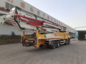 Camión bomba de hormigón XCMG de 62 m usado, bien mantenido, de 4 ejes, con pluma de colocación de hormigón de alta resistencia, listo para envío - Product Image 1