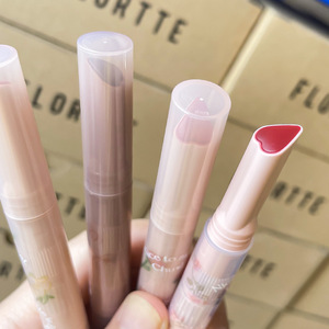 <span class=keywords><strong>Flortte</strong></span> First Kiss Love Stick Stylo de rouge à lèvres Glaçure à lèvres brillante avec miroir mat Produit de beauté ODM longue durée pour la vente en gros - Product Image 5