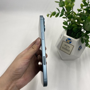 <span class=keywords><strong>iPhone</strong></span> 16 <span class=keywords><strong>Plus</strong></span> Ricondizionato Sbloccato di Alta Qualità, Versione USA, 8GB RAM, Schermo <span class=keywords><strong>6</strong></span>.7 Pollici, 5G, Accessori Inclusi, Garanzia <span class=keywords><strong>6</strong></span> Mesi - Product Image 3