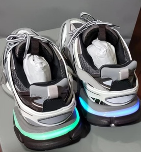 Classique 3.0 - Avec éclairage LED. Chaussures de sport pour hommes et femmes. Chaussures de sport de qualité supérieure, chaussures de fitness d'extérieur à semelle épaisse - Product Image 1