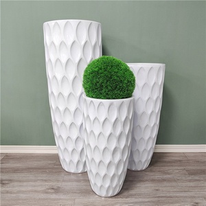 Jarrón de Fibra de Vidrio Moderno de Gran Tamaño, Estilo Nórdico Minimalista, con Relieve de Pintura Blanca, para Bodas, Hogar y Jardín - Product Image 2