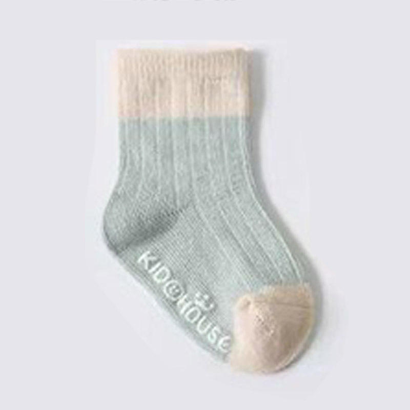 สีเขียวอ่อน