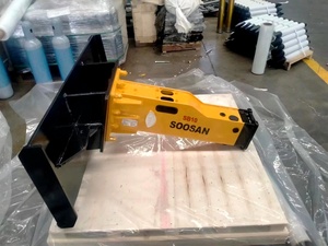 Martillo Hidráulico SOOSAN SB10 Tipo Caja con Placa de Montaje para Minicargadora, Apto para Minicargadoras Bobcat de 2.5 a 4.5 Toneladas - Product Image 3