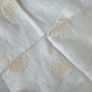 Fabricación nuevo diseño liso 100% tela de ramio bordado floral ramio tela para vestido cortina tela de lino bordada - Product Image 3