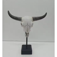 Statue tête de taureau en résine artificielle crâne de buffle avec cornes sculpture d'art tête de vache crâne ornement de table pour la décoration maison
