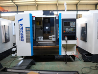 Centre d'usinage vertical CNC VMC650 BT40 3 4 5 axes, machine de fraisage CNC pour moules métalliques et pièces aérospatiales, fourniture d'usine
