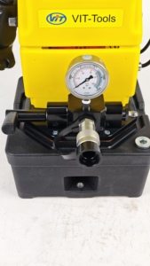 PUJ1200E 700 <b>Bar</b> Single Acting Manual Control Economy Electric Hydraulic <b>Pump</b> with 3-Way Valve - Product Image 4
