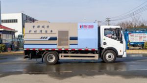 DFAC Highway Road Fence Máquina de limpieza Guardrail Washing Truck para las ventas - Product Image 3