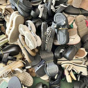 S14 Chaussures d'occasion Ballots Sandales d'occasion Pantoufles Vente en gros Chaussures d'été Chaussure pour dames - Product Image 4