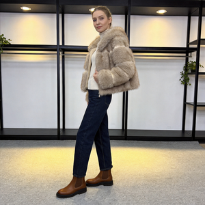 <span class=keywords><strong>Cappotto</strong></span> Corto <span class=keywords><strong>con</strong></span> <span class=keywords><strong>Cappuccio</strong></span> <span class=keywords><strong>in</strong></span> Finta <span class=keywords><strong>Pelliccia</strong></span> di Volpe a Righe per Donne, Giacca Invernale Calda e Morbida Beige, Abbigliamento Esterno alla Moda - Product Image 3