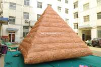 Modèle de pyramide égyptienne gonflable géant à texture de pierre réaliste, fabriqué en usine pour la décoration sur le thème de l'histoire et du désert