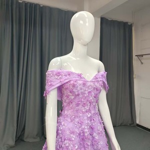 ANY209 Elegante Vestido de Noche Morado Estilo Princesa con Escote Corazón, Largo hasta el Suelo, con Apliques Florales 3D, Bordado de Cristales y Pedrería, Cola Capilla - Product Image 3