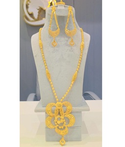 Ensemble de bijoux 4 pièces plaqué or diamant exquis pour les cadeaux de fiançailles et d'anniversaire de mariage des femmes d'Inde - Product Image 4