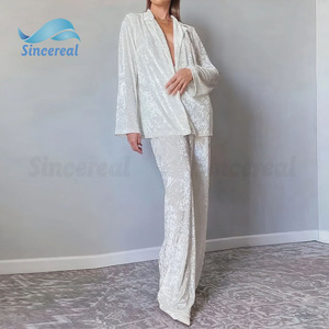 Pigiama Personalizzato in Velluto a Due Pezzi per Donna, Completo Invernale con Colletto Rovesciato - Product Image 5