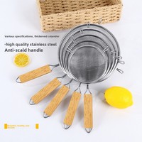 Écumoire en acier inoxydable avec manche en bois, double poignée et crochet unique ; Écumoire à fond profond pour usage domestique ; Passoire à nouilles et à sauce soja
