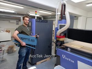 Machine <span class=keywords><strong>de</strong></span> fraisage CNC pour <span class=keywords><strong>la</strong></span> fabrication <span class=keywords><strong>de</strong></span> chaises, tables et canapés en bois, routeur CNC <span class=keywords><strong>3</strong></span> axes <span class=keywords><strong>4</strong></span> axes ATC 1325 1530 2030 avec broche <span class=keywords><strong>de</strong></span> refroidissement par air 9 kW - Product Image 5