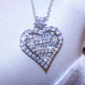 Collana con Ciondolo a Forma di Cuore in Pietra Preziosa Geometrica per Donne, Catena Classica per Fidanzamento - Product Image 1