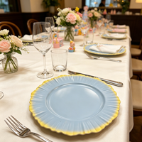 Vente en gros Assiettes de présentation bleues en PP non toxiques de 13 pouces avec motif personnalisé pour décorations de table de baby shower et de mariage