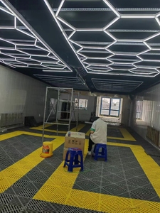 Lumières LED hexagonales en nid d'abeille suspendues intelligentes en plastique pour atelier, alimentées par courant alternatif, IP55 - Product Image 6