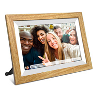 Cadre photo numérique WiFi de 10 pouces avec boîtier en bois, application Frameo, cadre photo intelligent pour le partage de photos de famille, anniversaire, affichage instantané des photos