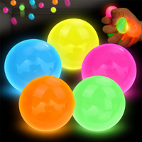 Neuartige 6cm Leuchtende Klebrige Deckenbälle Luminöse Wand-Stressabbau-Sensorik-Fidget-Spielzeuge für Kinder Erwachsene Geburtstagsparty-Geschenke