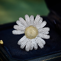Broche Tournesol en Cuivre Plaqué Style Luxe Léger, Incrustée de Cristaux et de Zircons, Épingle Marguerite Polyvalente pour Costumes Féminins