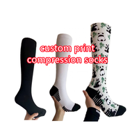 Chaussettes noires de haute qualité avec impression 3d de logo personnalisé Chaussettes de course en nylon polyester spandex Chaussettes en polyester de sublimation
