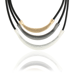 Nouveauté : Collier rétro simple multicouche pour femme - Chaîne de clavicule courte élégante style Ins pour soirée - Product Image 6