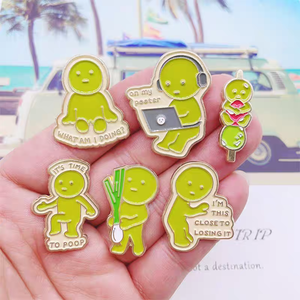 Épingles en émail personnalisées « Il est temps de faire des excréments » drôles, figurines de Sonny Angel, broches, badges de revers, petite figurine verte mignonne - Product Image 3